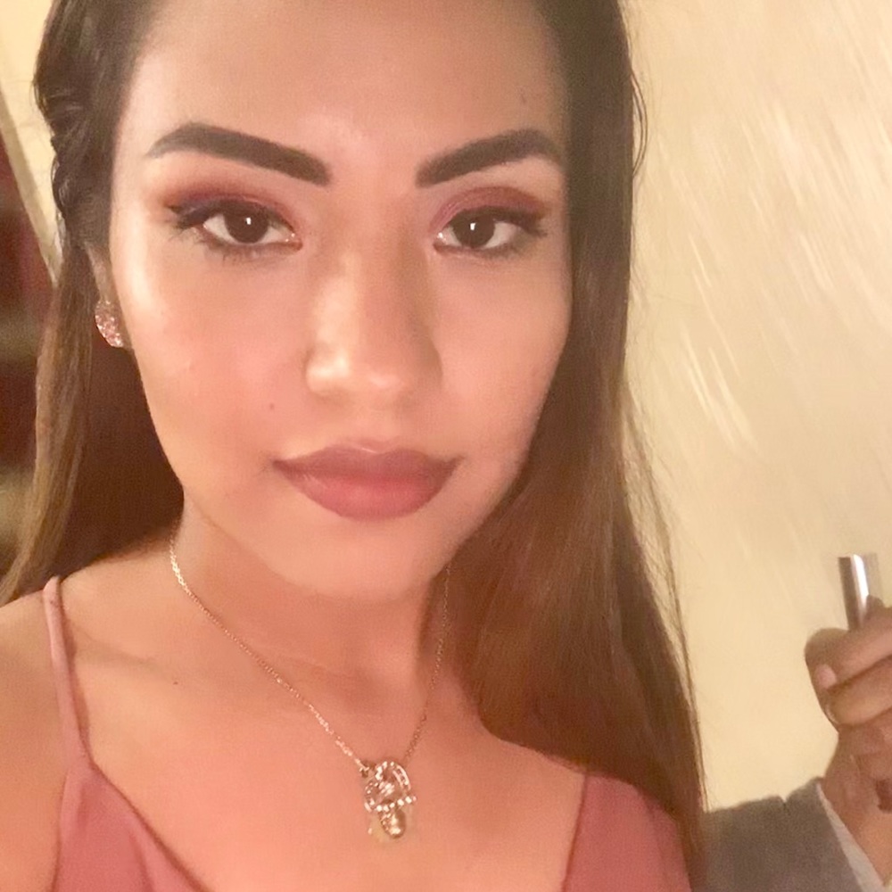 Meet your Posher, Yaricsa